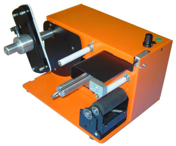 Dispenser di etichette DPR DP 03 Larghezza fino a 70 mm. Diametro bobina 200 mm.